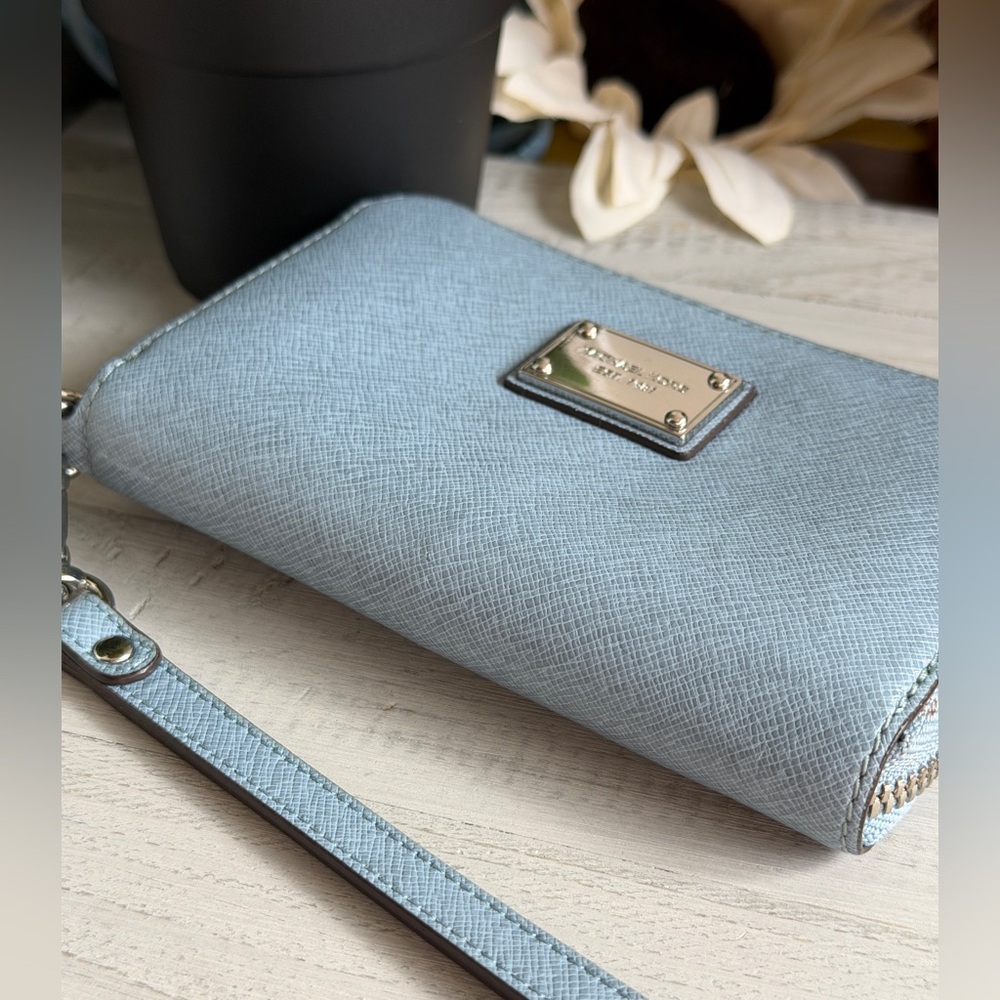 Michael Kors Light Blue Accordion Saffiano Crosshatch Leather Wallet Wristlet - Picture 5 of 9
